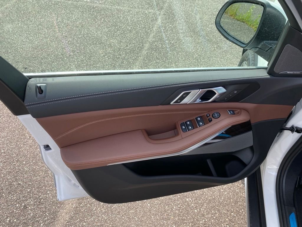 New 2026 Alpine White BMW xDrive40i image 12