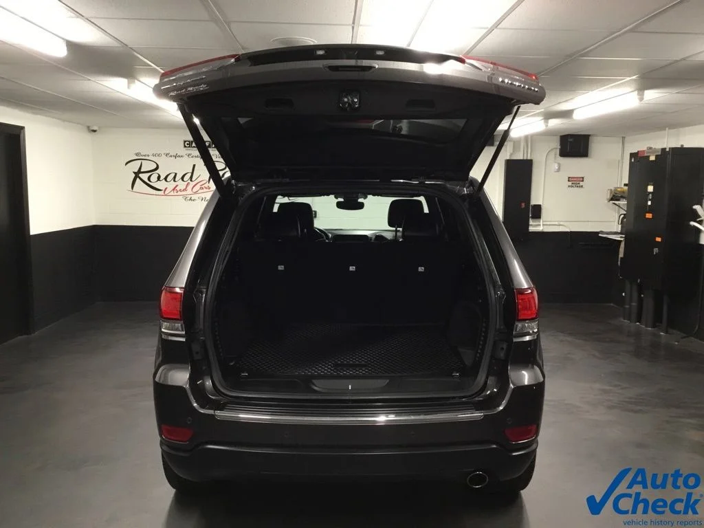 Used 2020 Gray Jeep Limited image 12