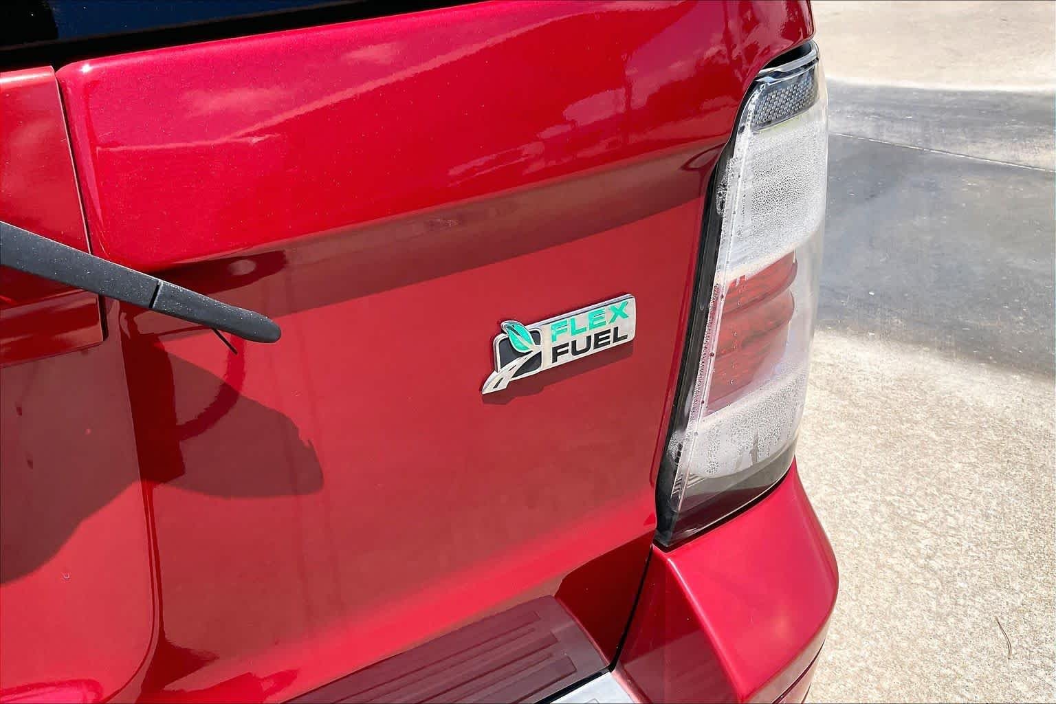 Used 2010 Sangria Red Metallic Mercury Premier image 9
