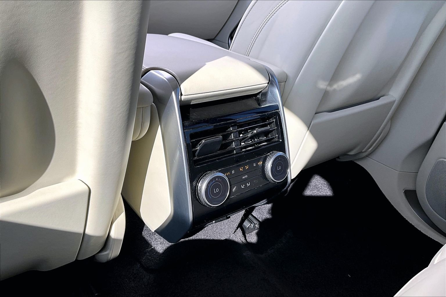 Certified Used 2023 White Land Rover SE image 30