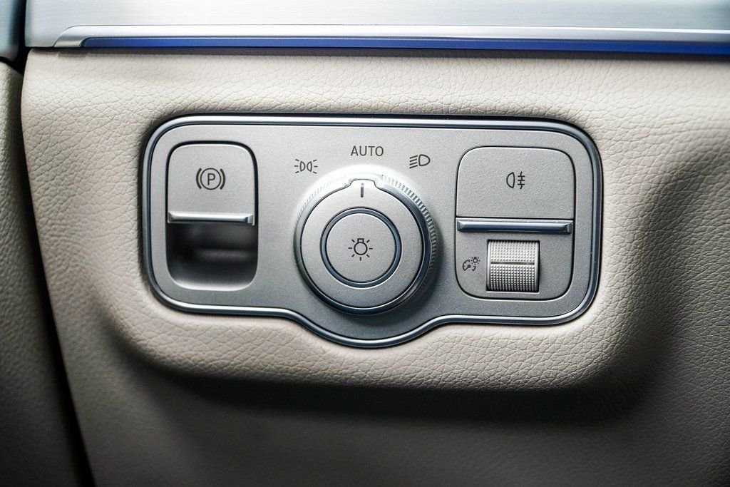 Used 2025 White Mercedes-Benz GLS 450 image 35
