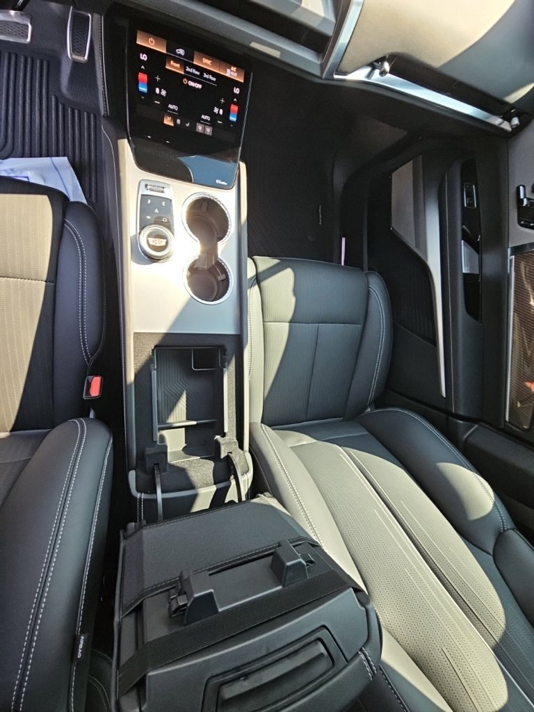 Used 2027 Stellar Black Metallic Cadillac Luxury image 31