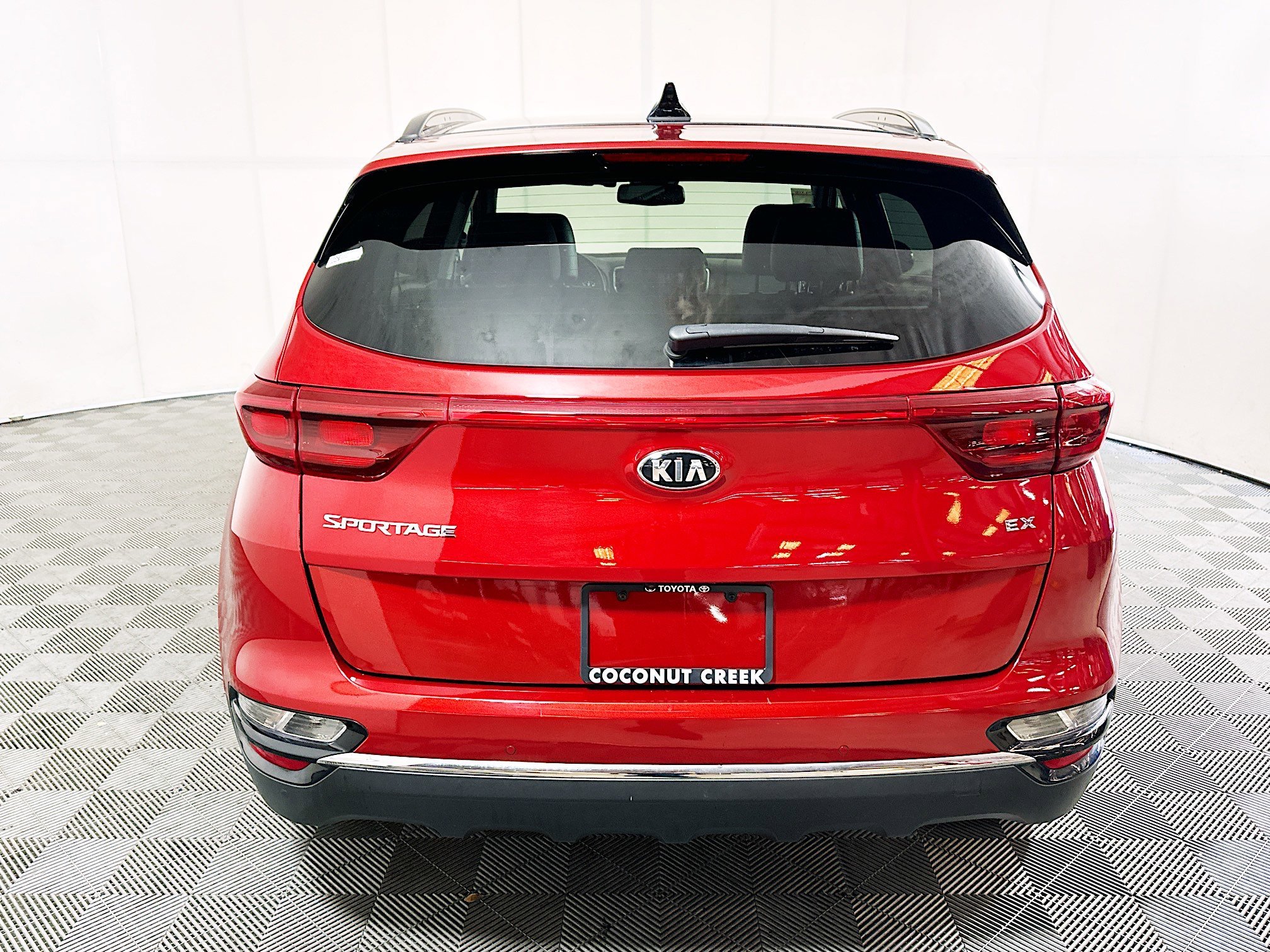 Used 2020 Hyper Red Kia EX image 4