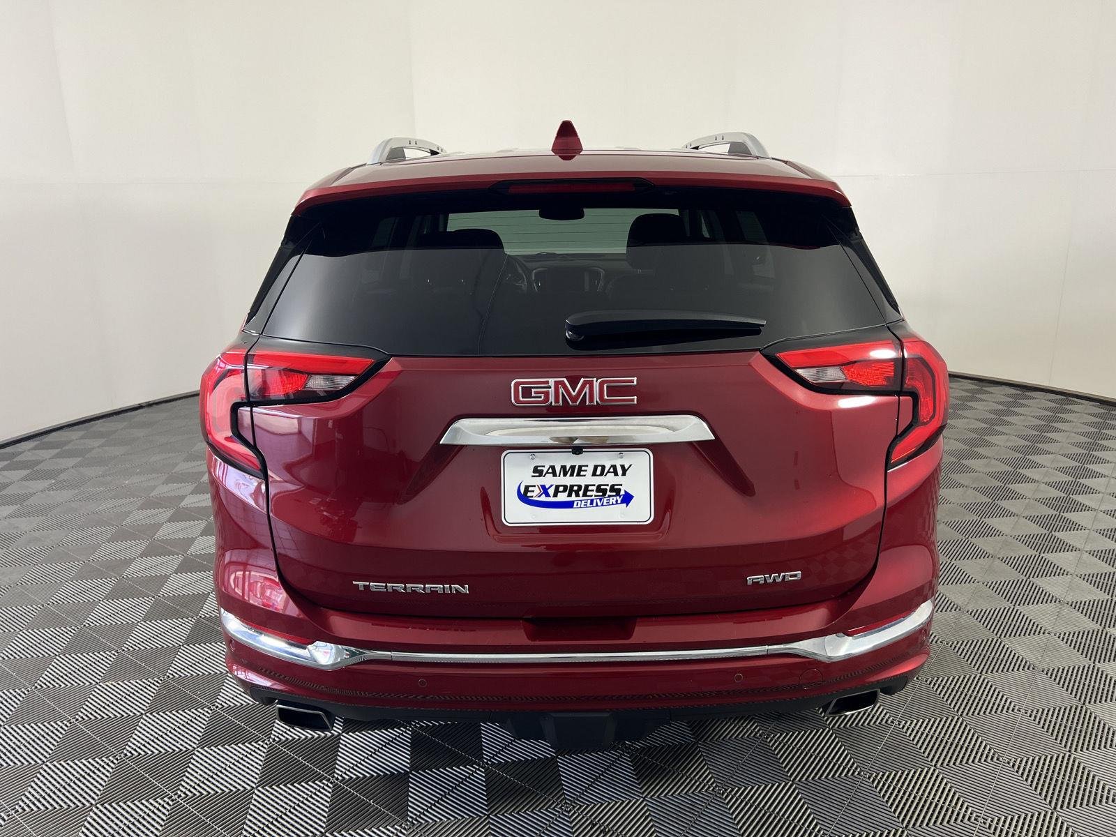 Used 2018 Red Quartz Tintcoat GMC Denali image 32