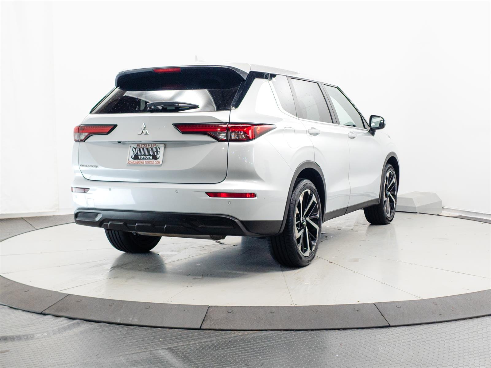 Used 2022 White Mitsubishi ES image 11