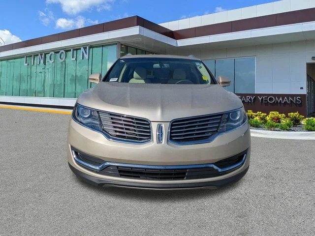 Certified Used 2017 White Gold Metallic Lincoln Select image 9