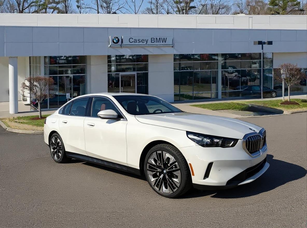 2026 BMW 5 Series 530i xDrive Sedan's photo