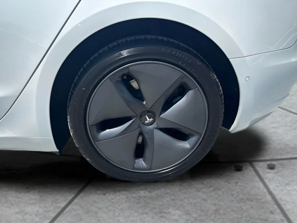 Used 2020 White Tesla Standard Range Plus image 22