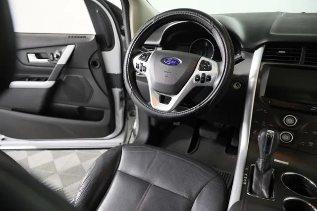 Used 2014 Silver Ford SEL image 23
