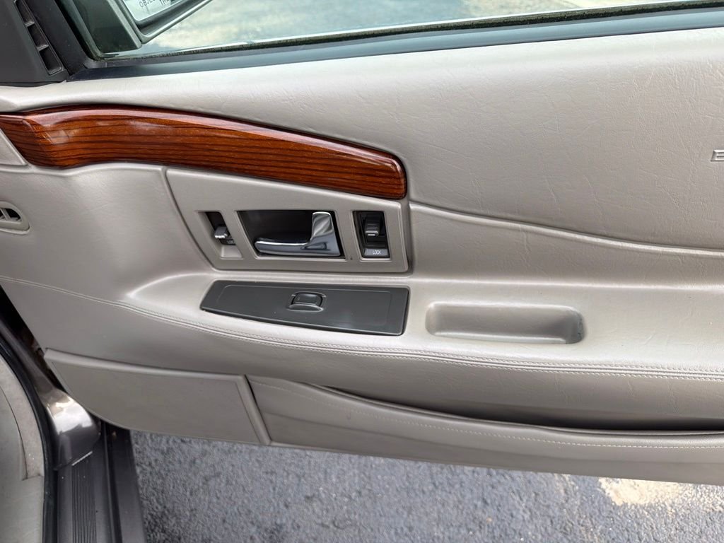 Used 1999  Cadillac Base image 13