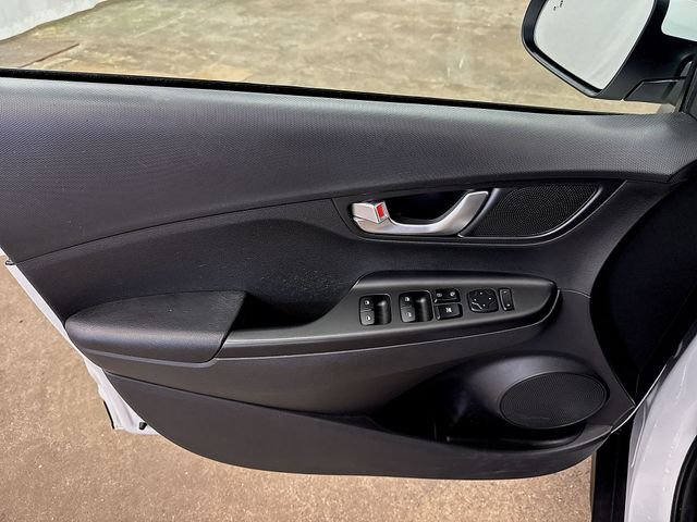 Used 2023 White Hyundai SEL image 14