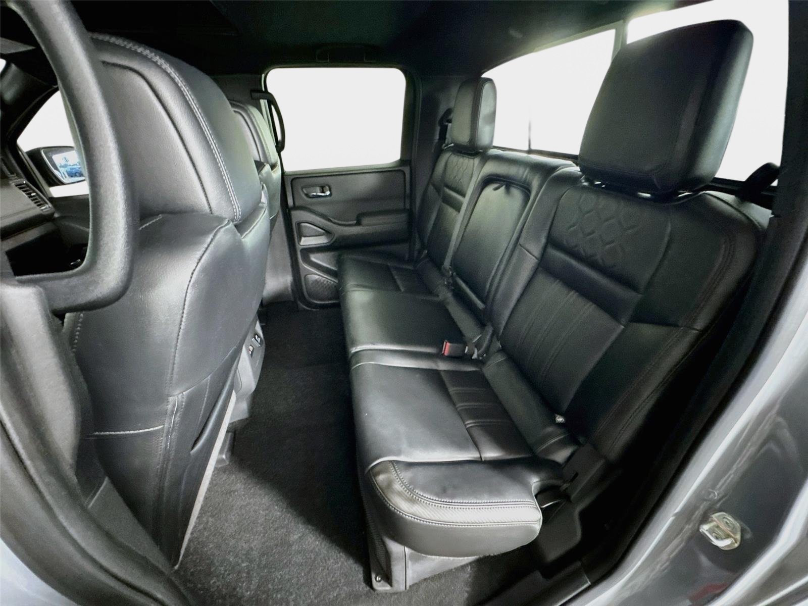 Used 2022 Boulder Grey Pearl Nissan PRO-4X image 24