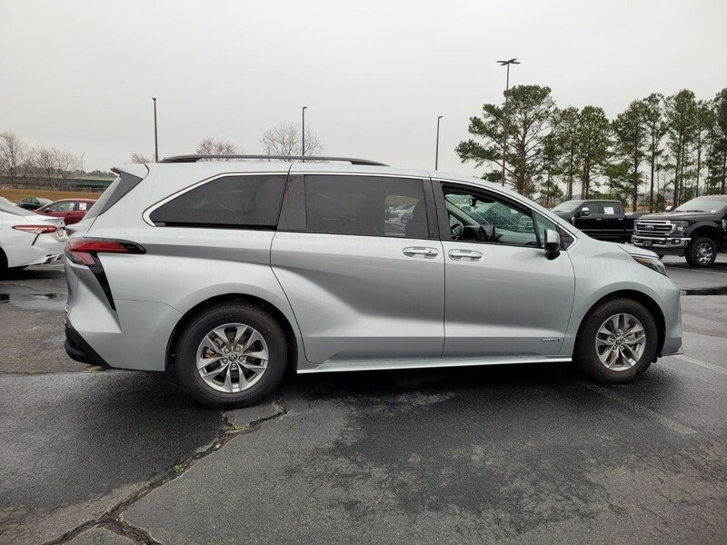 2021 Toyota Sienna XLE - Photo 14