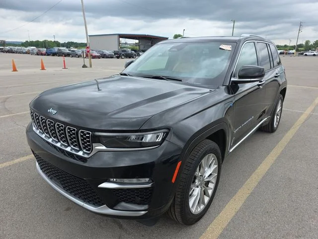 Used 2022 Diamond Black Jeep Summit 4xe image 7