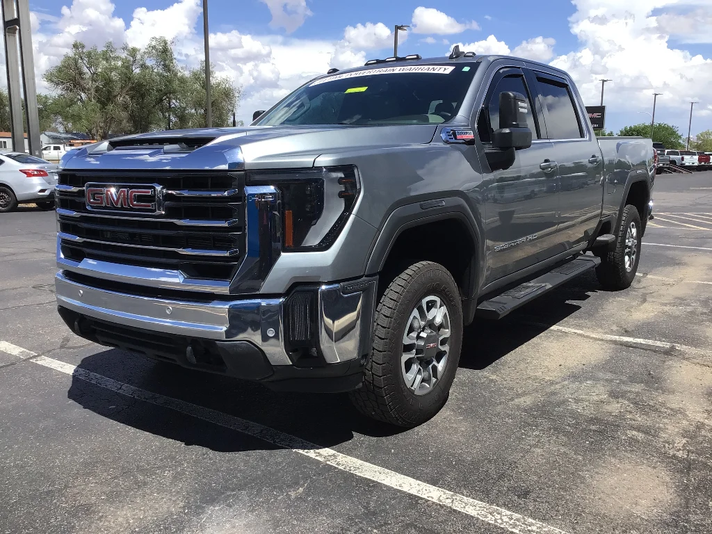 Used 2025 Sterling Metallic GMC SLE image 3