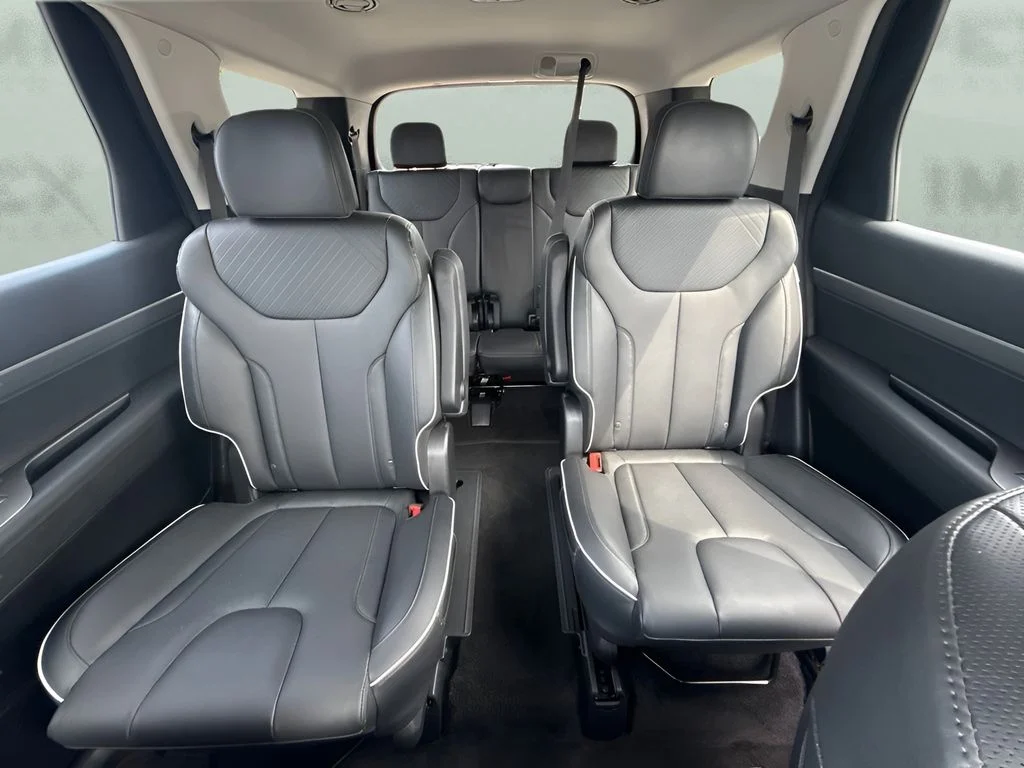 Used 2025 White Hyundai SEL image 6