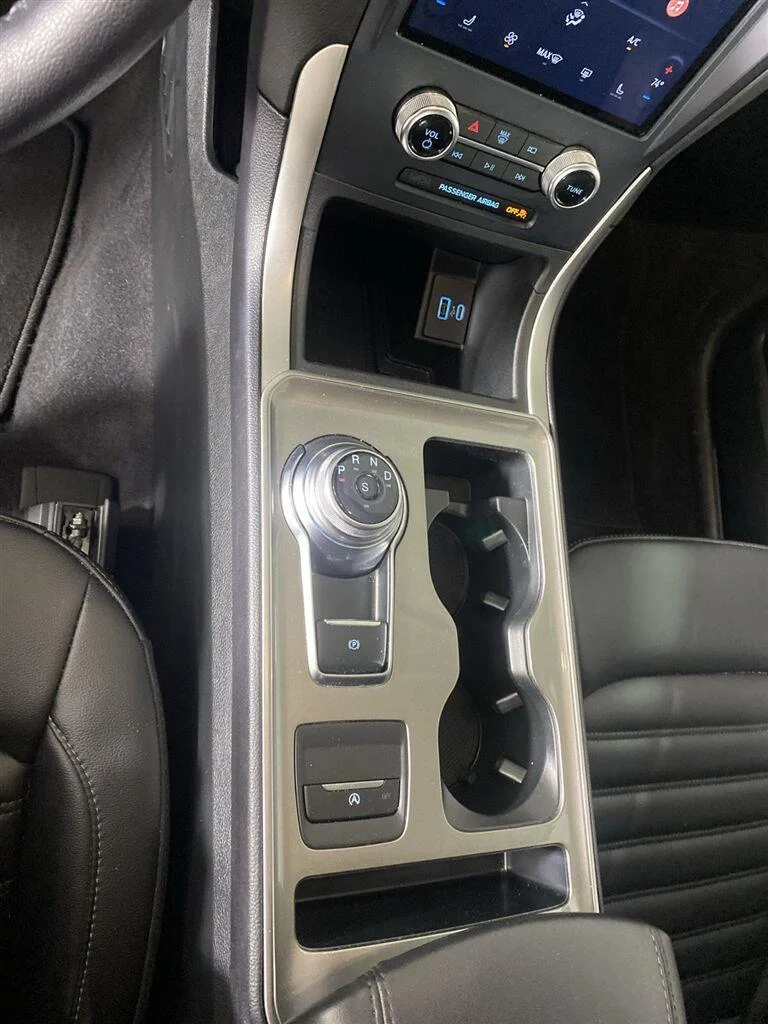 Used 2023 Oxford White Ford SEL image 22