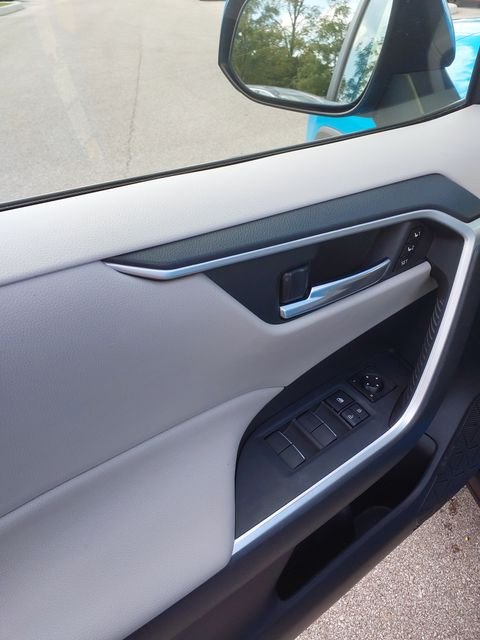 2019 Toyota RAV4 XLE Premium - Photo 17