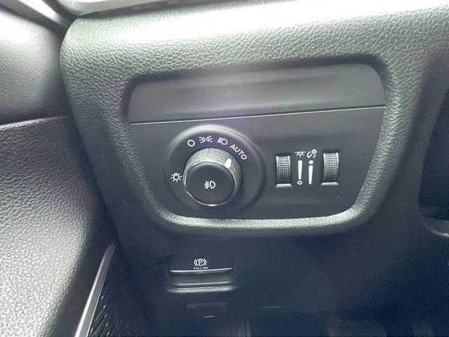 New 2026 White/off-white Jeep Limited image 37