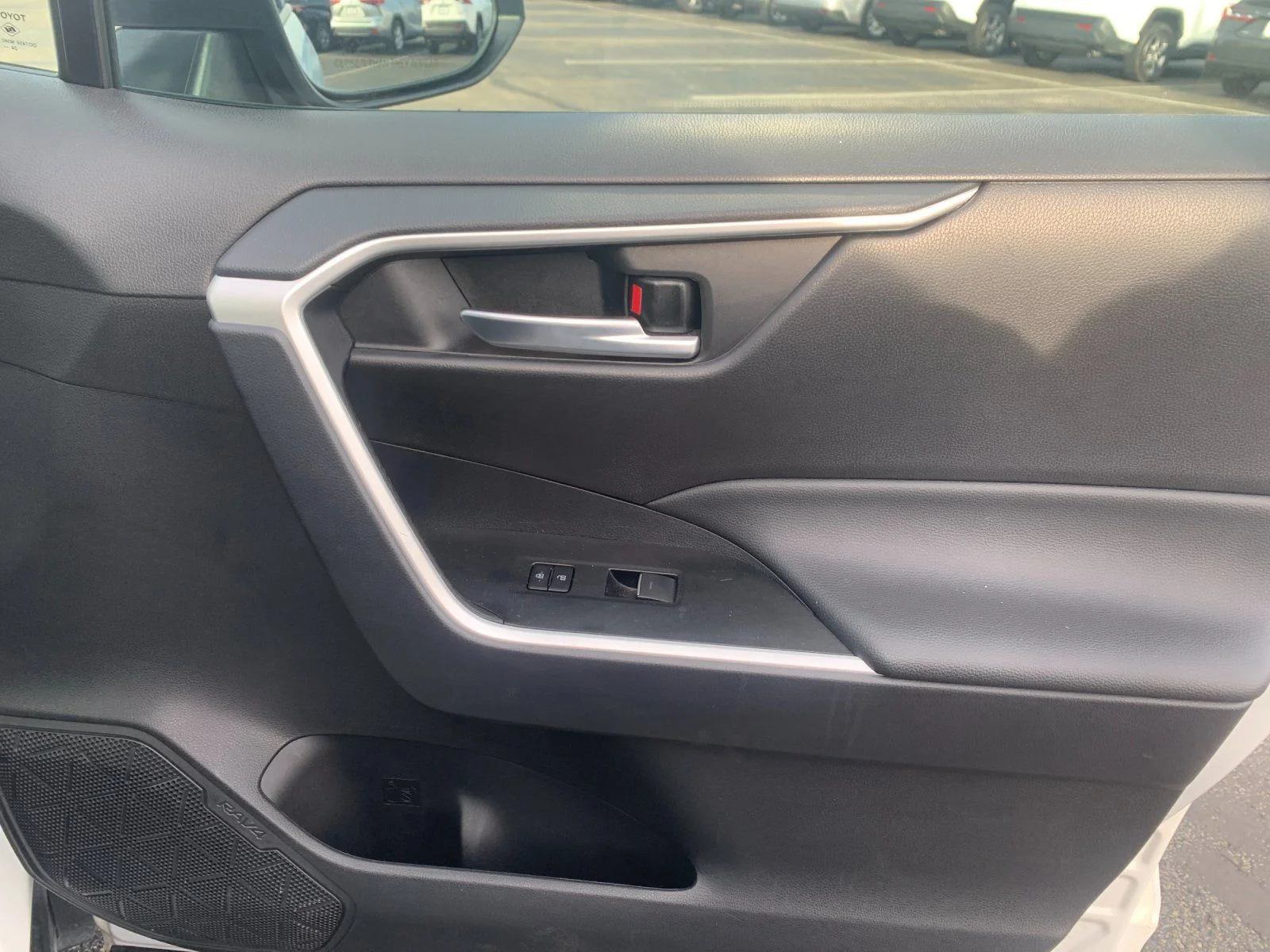 Used 2025 White Toyota XLE image 20