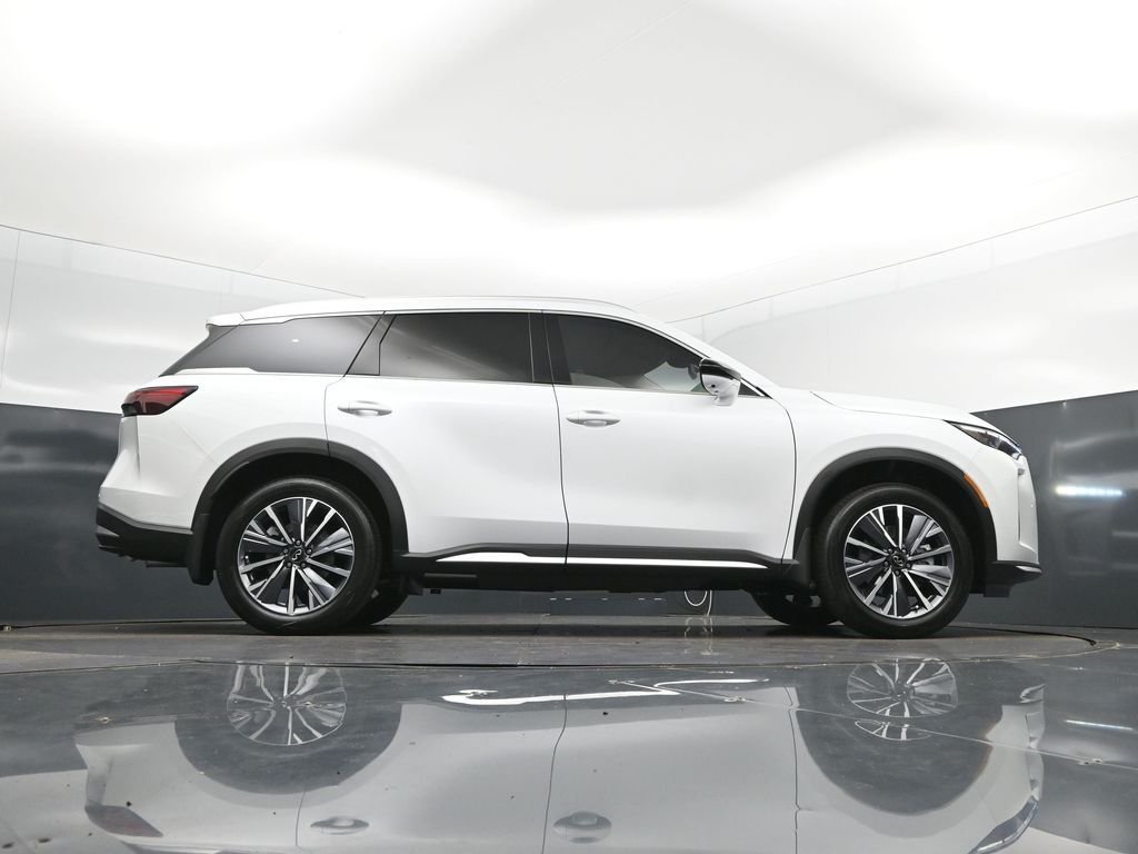 New 2026 RADIANT WHITE INFINITI Luxe FWD image 39