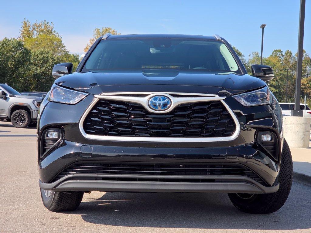 Used 2022 Midnight Black Metallic Toyota Hybrid XLE image 3