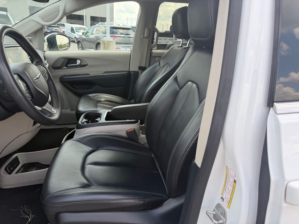 Used 2023 White Chrysler Touring L image 14
