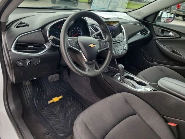 Used 2020 White Chevrolet LT image 17