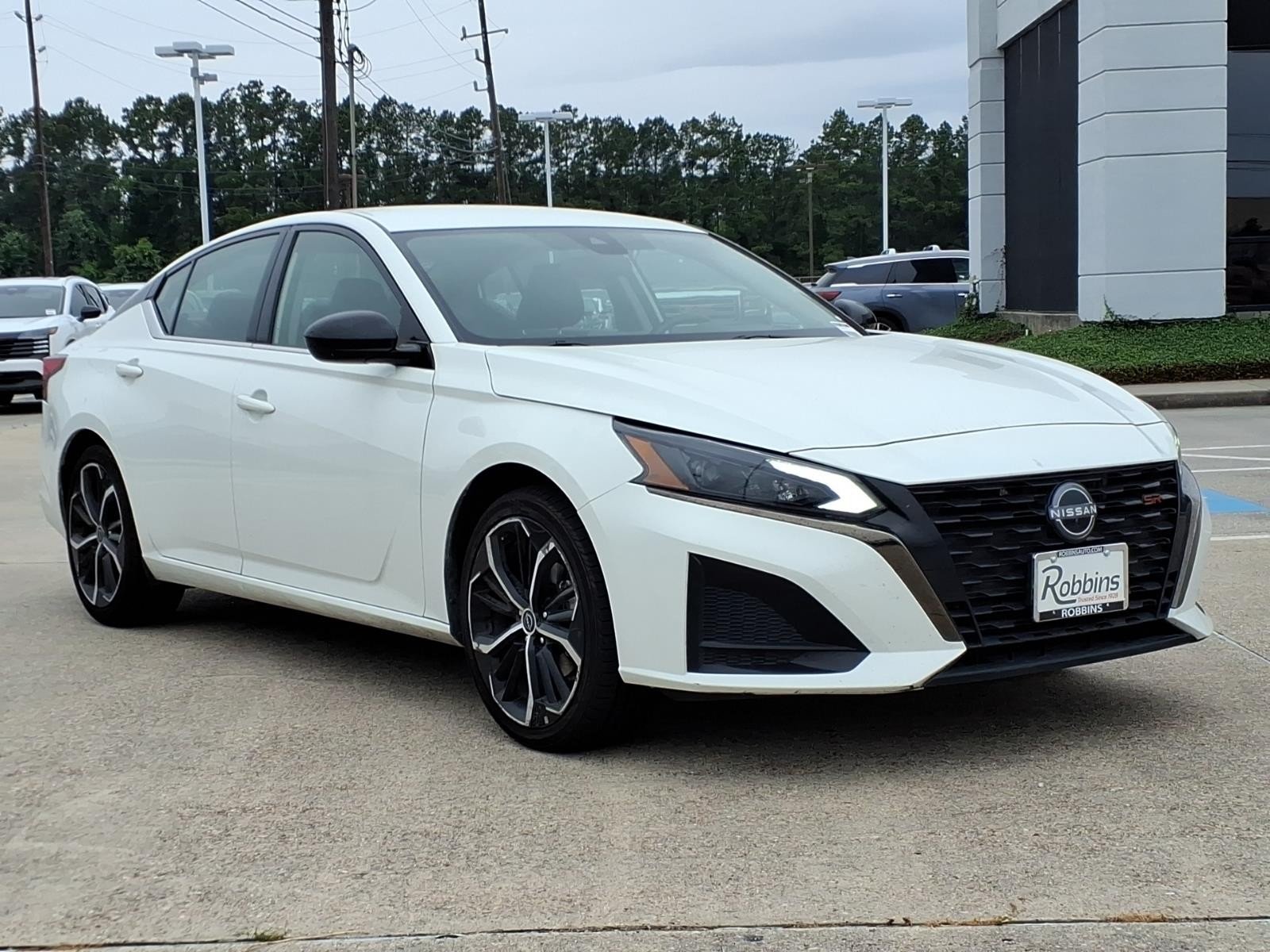 2023 Nissan Altima 2.5 SR White at G Motors