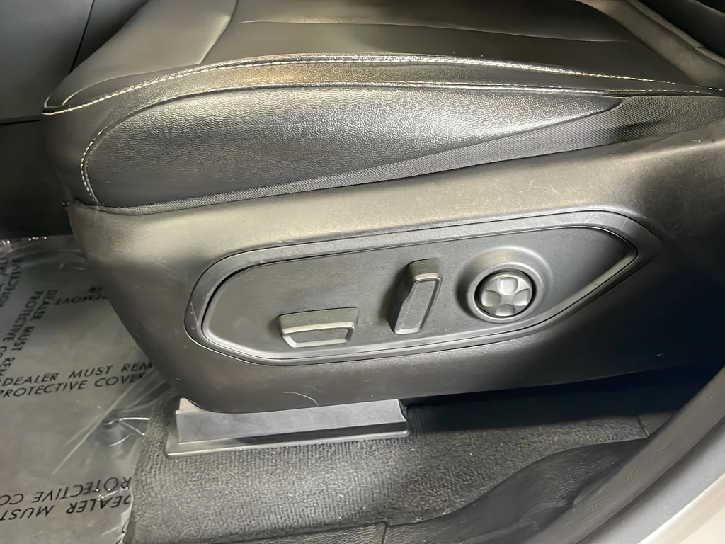 Used 2024 White Jeep 4xe image 18