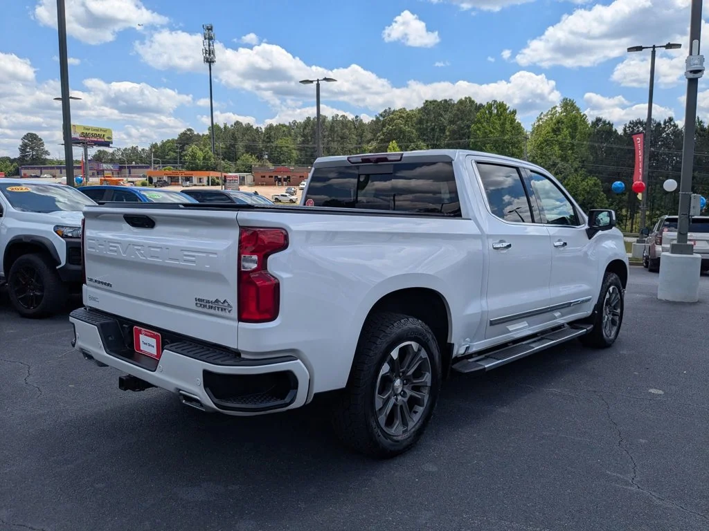 Used 2023 Iridescent Pearl Tricoat Chevrolet High Country image 5