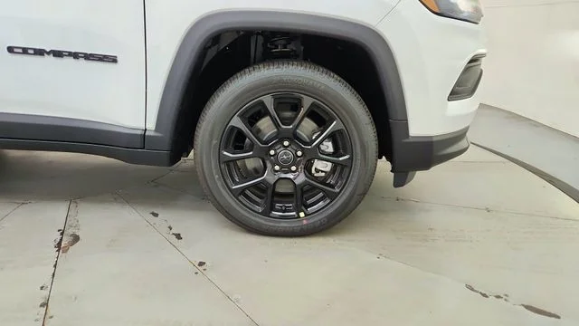 New 2026 Bright White Clear-Coat Exterior Paint Jeep Latitude image 17
