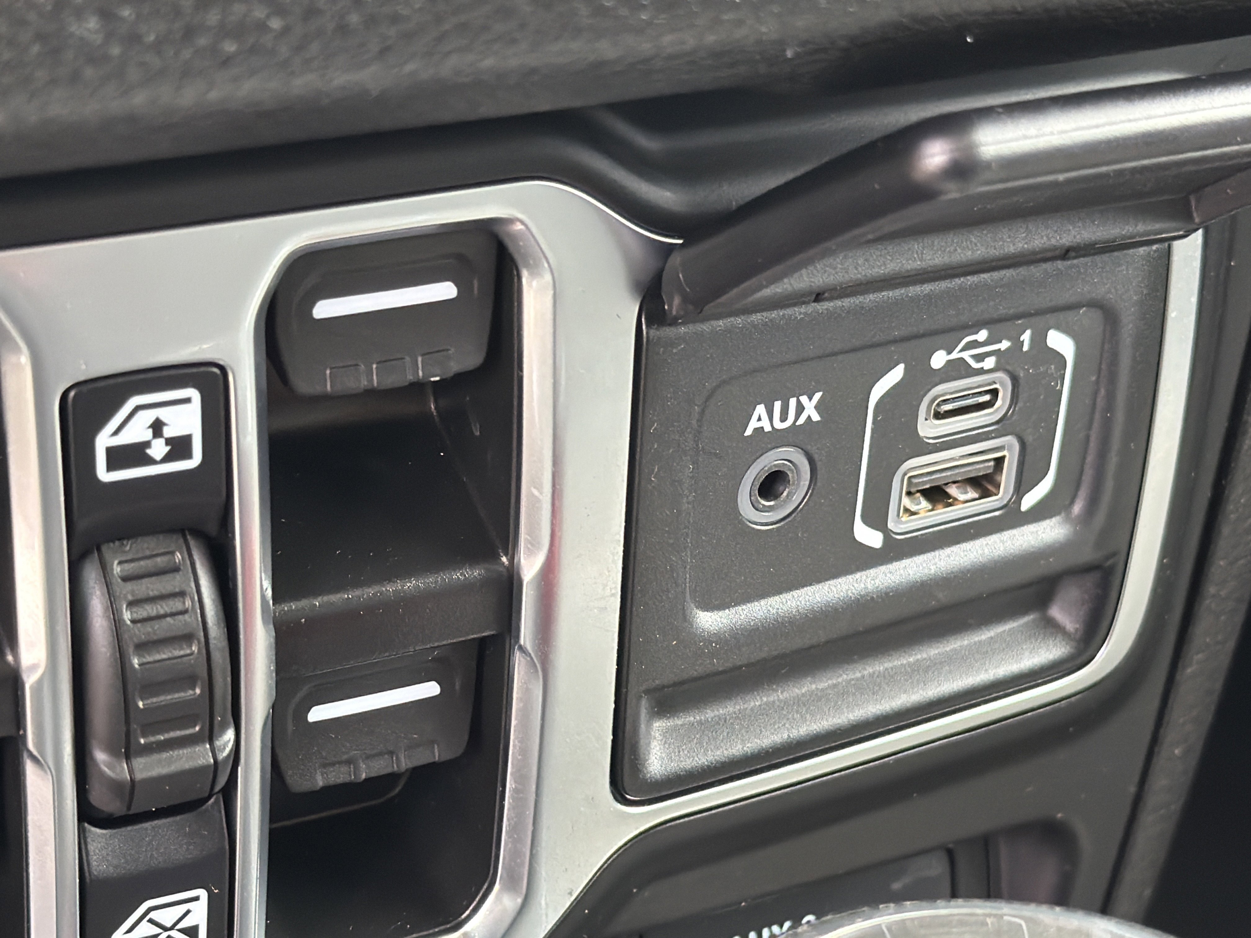 Used 2025 Bright White Clearcoat Jeep Nighthawk image 33