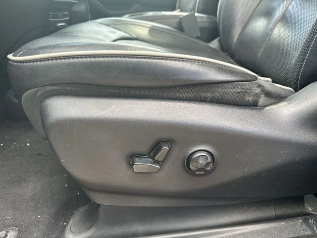 Used 2018 Black Chrysler Limited image 37