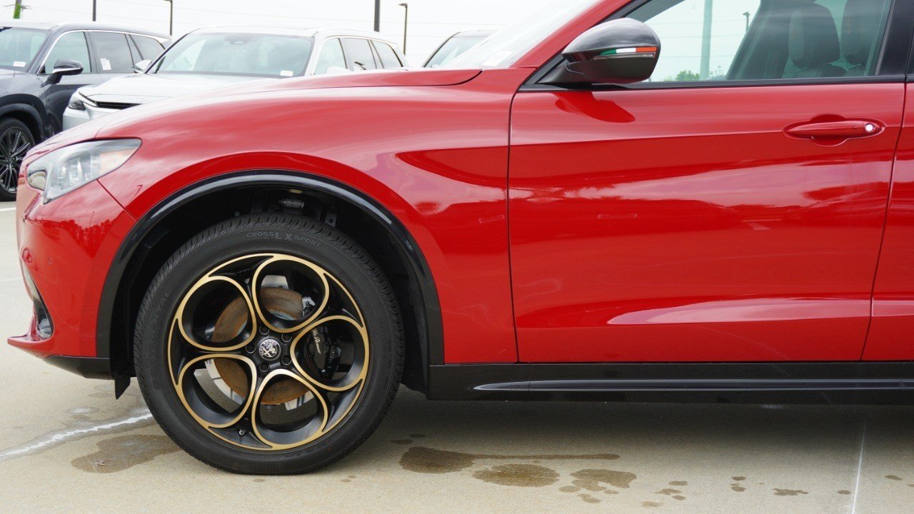Used 2025 Red Alfa Romeo Intensa image 10