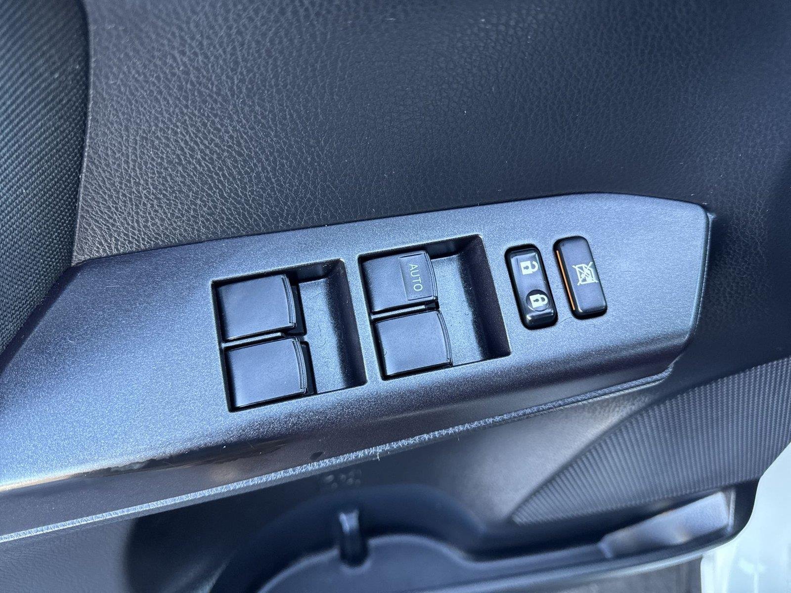 2017 Toyota RAV4 LE - Photo 27