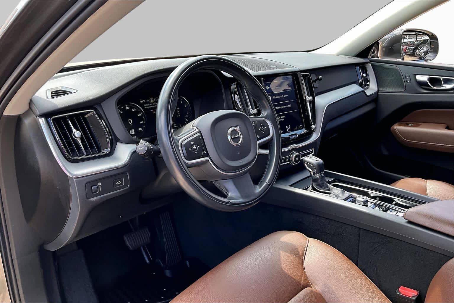 Used 2020 Pine Grey Metallic Volvo Momentum image 18