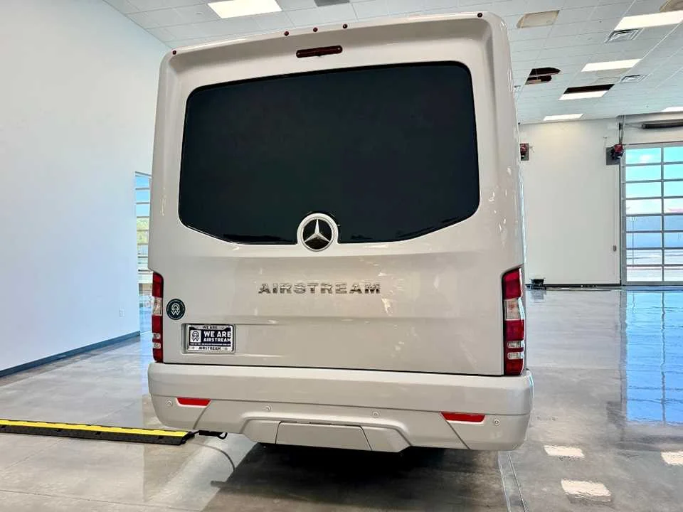 New 2025 Hightech Silver Premium Metallic AIRSTREAM  image 3