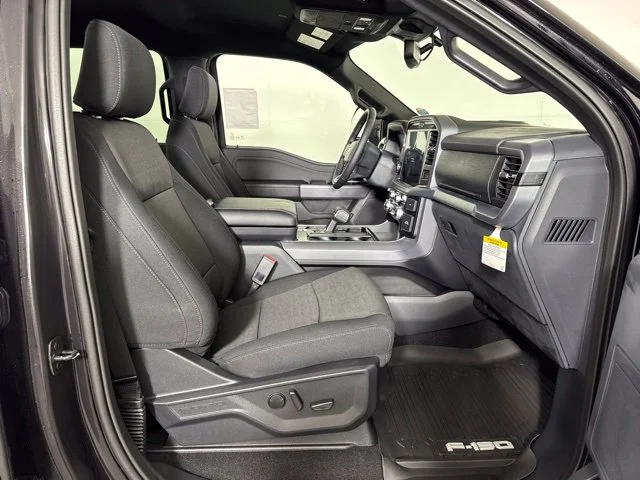 New 2026 Agate Black Metallic Ford XLT image 4