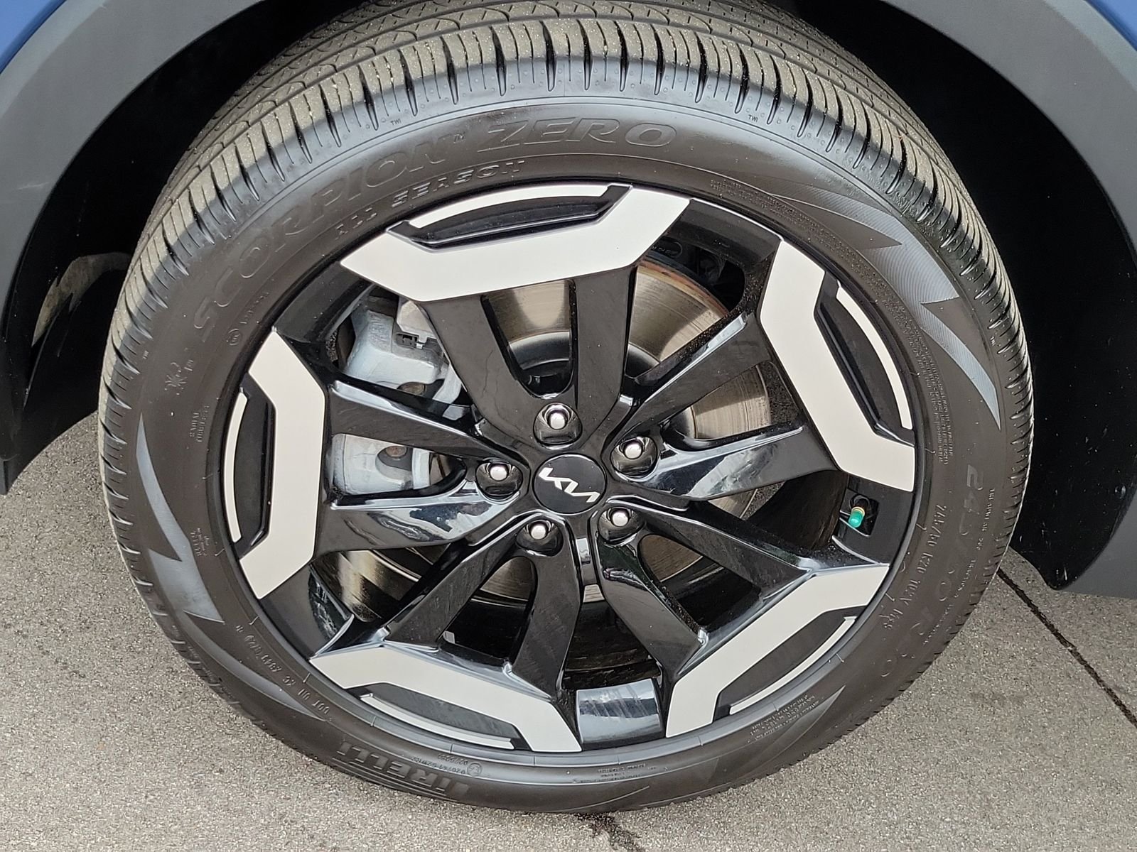 Used 2025 Black Kia S image 6