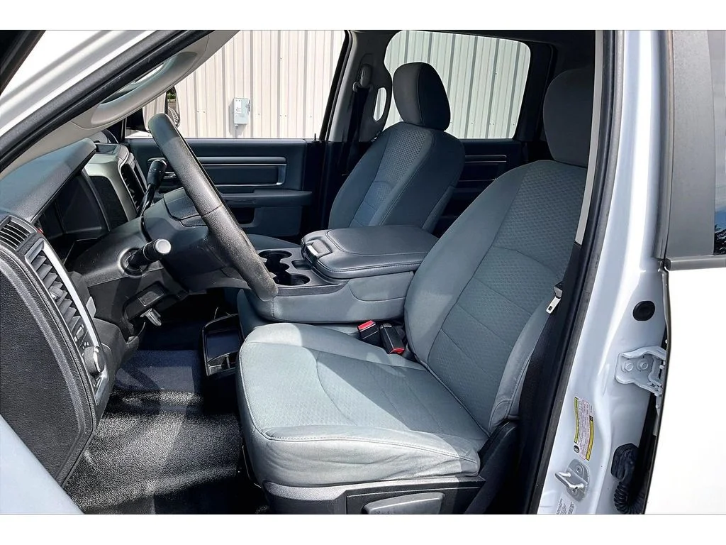 Used 2014  Ram SLT image 23