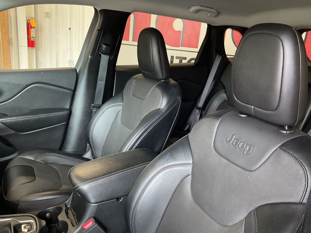 Used 2022 White Jeep Latitude Lux image 15