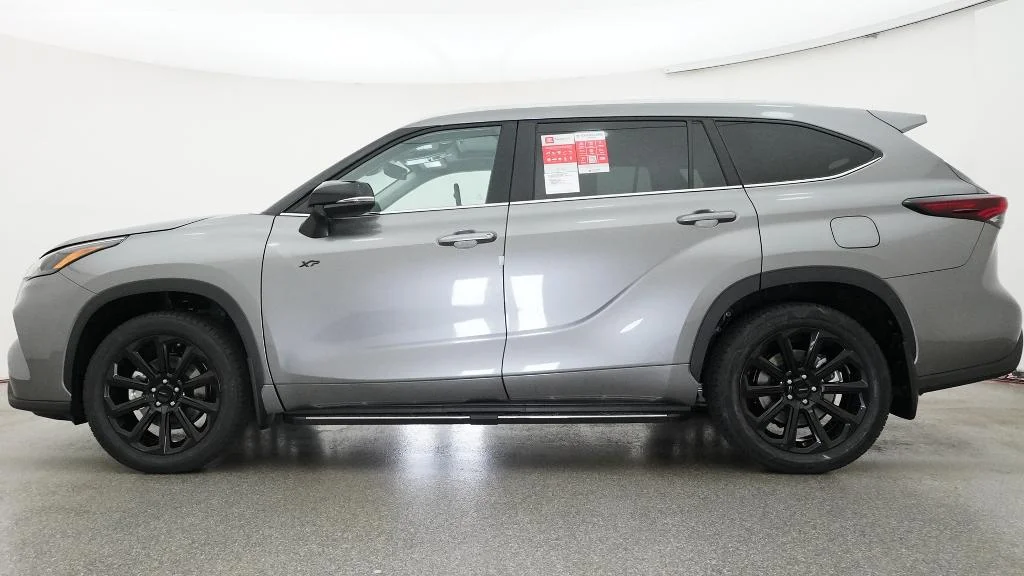 New 2026 Heavy Metal Toyota XLE image 2