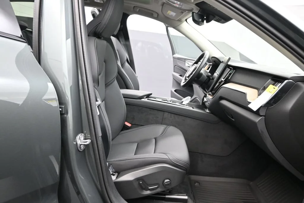 New 2027 Forest Lake Volvo T8 Plus image 18