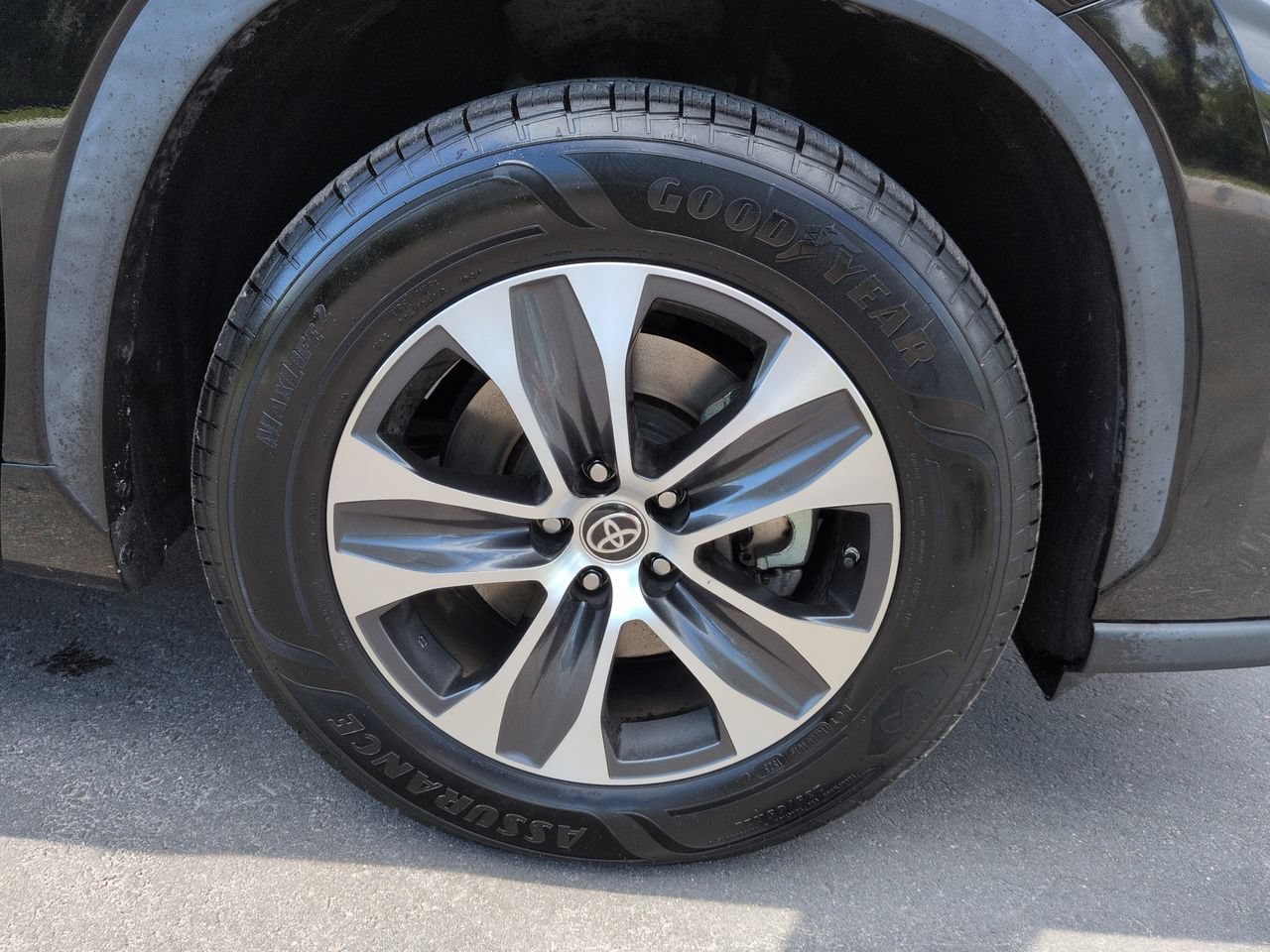 Used 2022 Midnight Black Metallic Toyota XLE image 11
