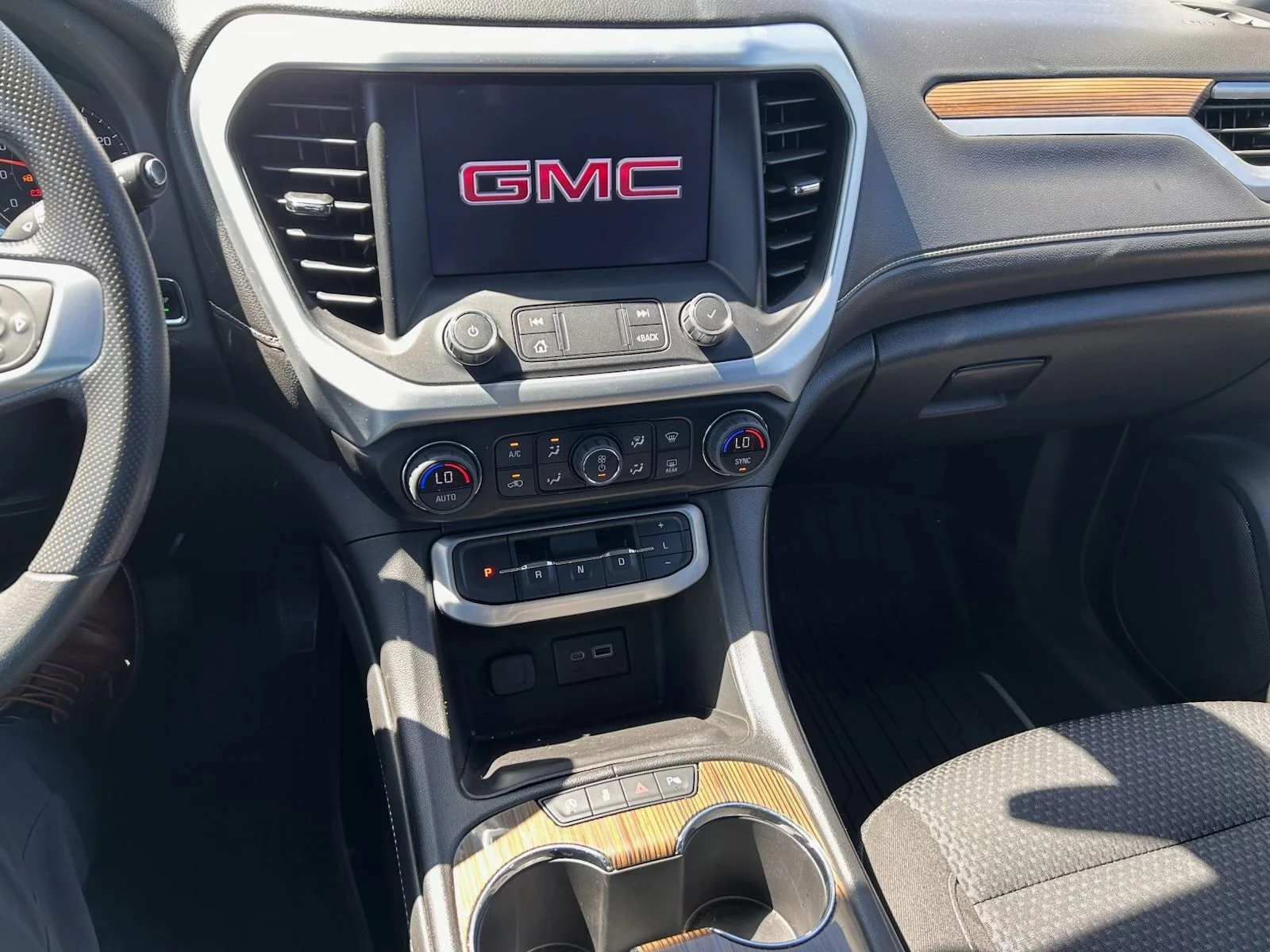 2023 GMC Acadia SLE - Photo 8