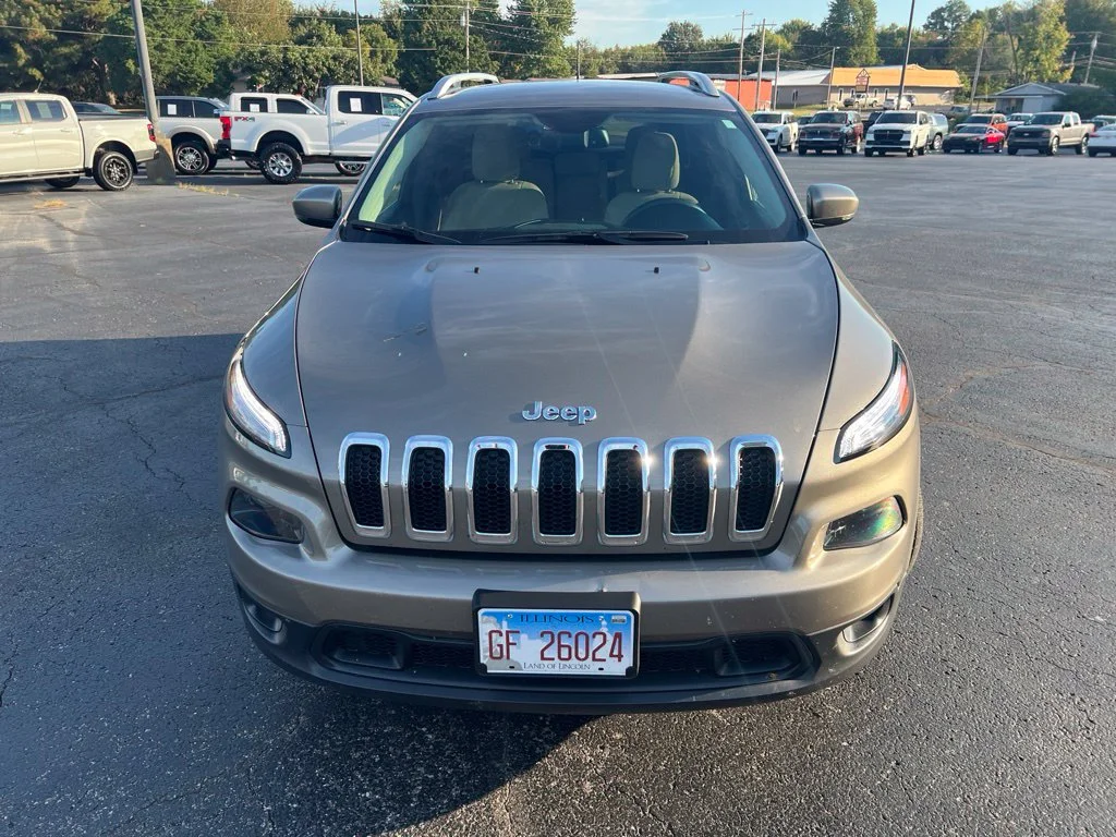 Used 2016 Light Brownstone Pearlcoat Jeep Latitude image 7