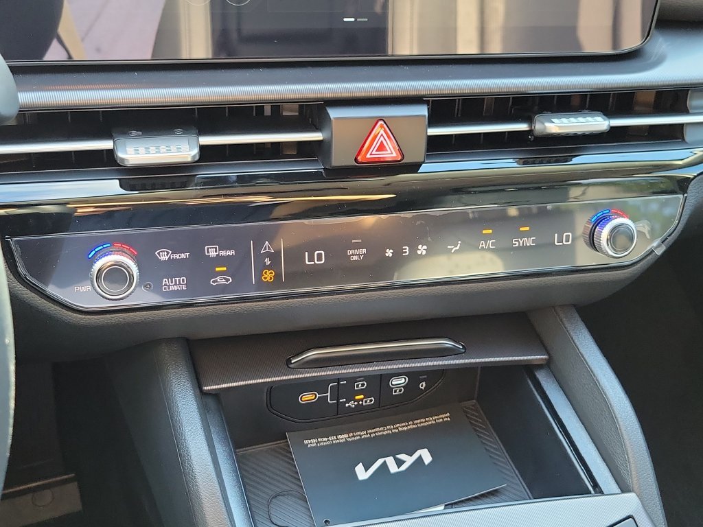 New 2027 Snow White Pearl Kia EX image 33