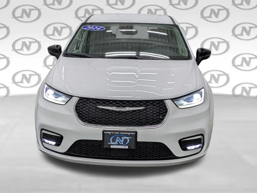 Used 2024 White Chrysler Touring L image 16