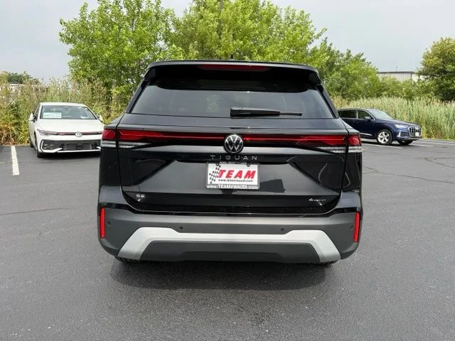 New 2026 Deep Black Pearl Volkswagen 2.0T SE image 4